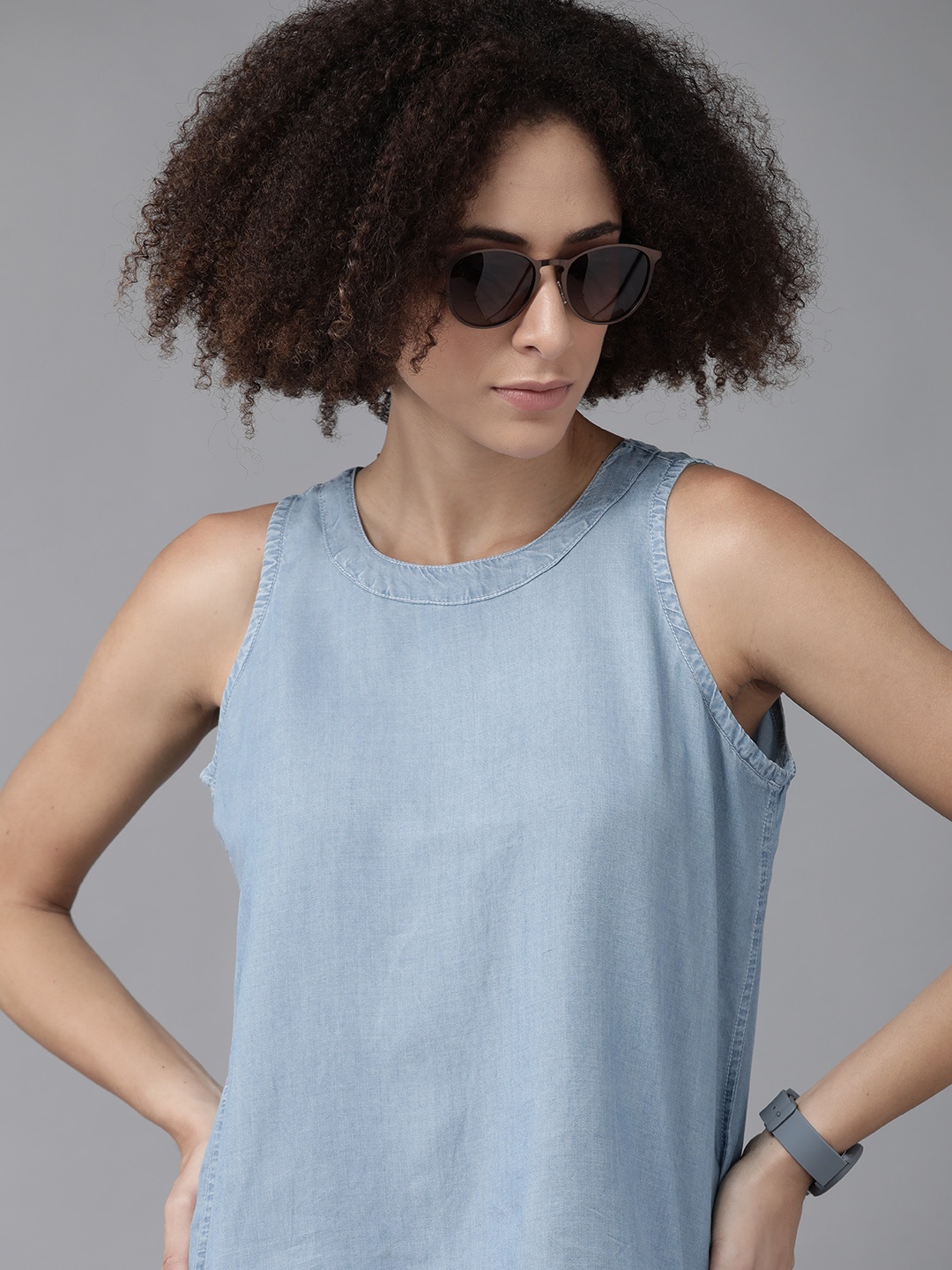 

The Roadster Lifestyle Co Blue Solid Chambray Styled Back Top