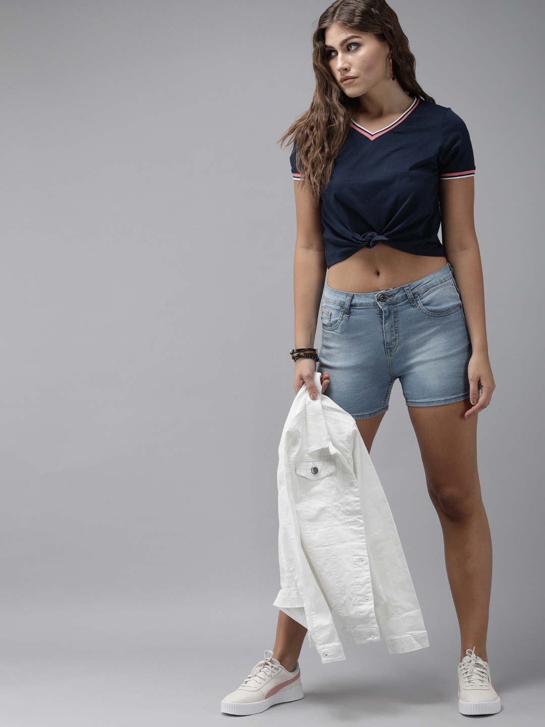 

The Roadster Lifestyle Co Women Blue Washed Regular Fit Side Striped Denim Shorts