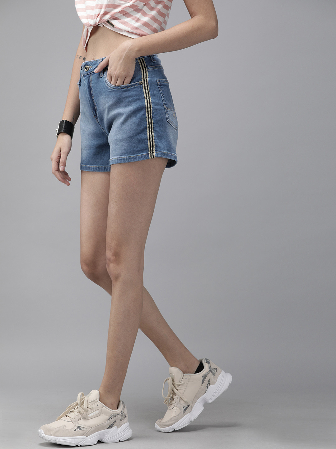 

The Roadster Lifestyle Co Women Blue Washed Regular Fit Denim Shorts