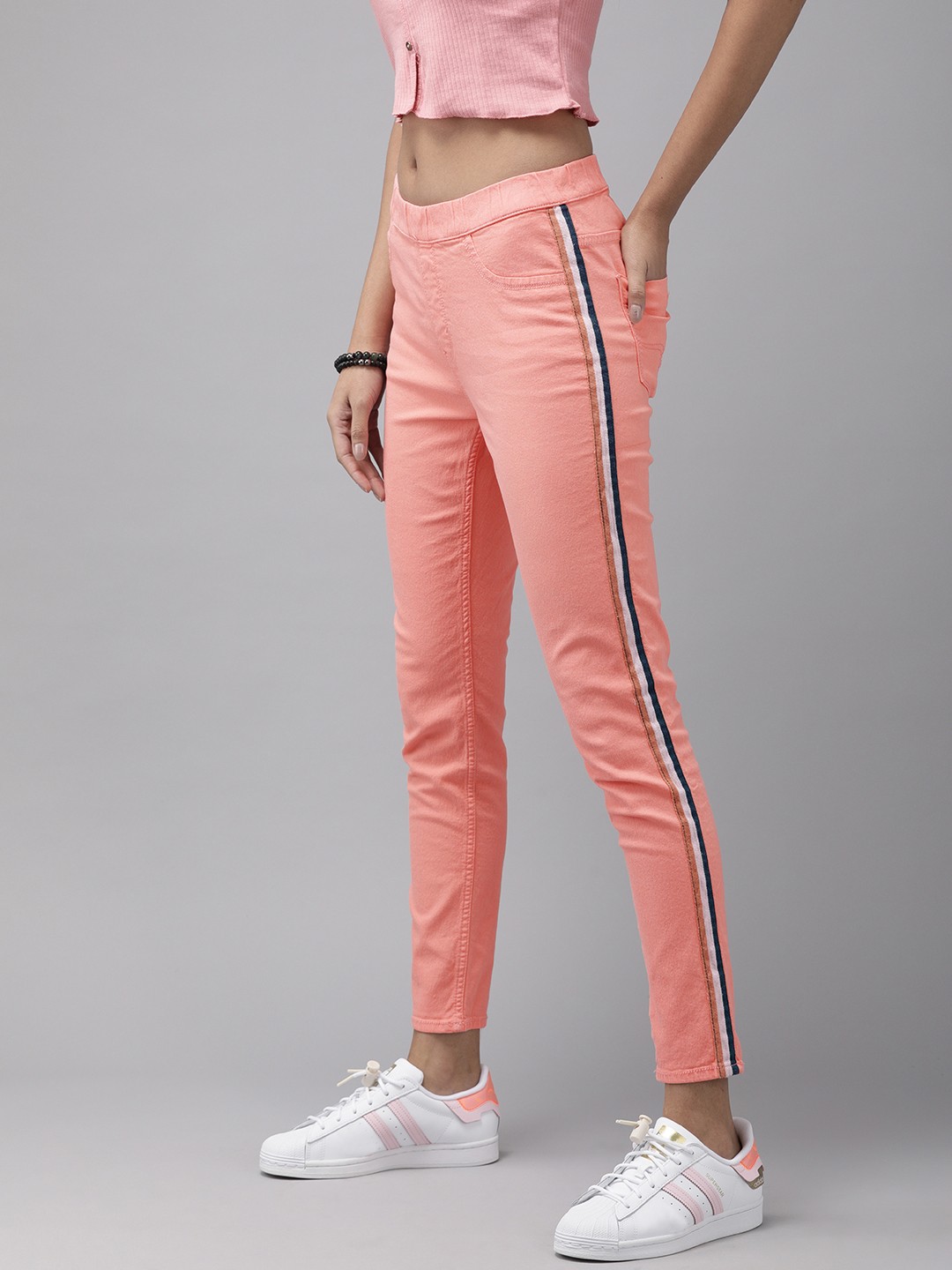 

The Roadster Lifestyle Co Pink Slim Fit Jeggings