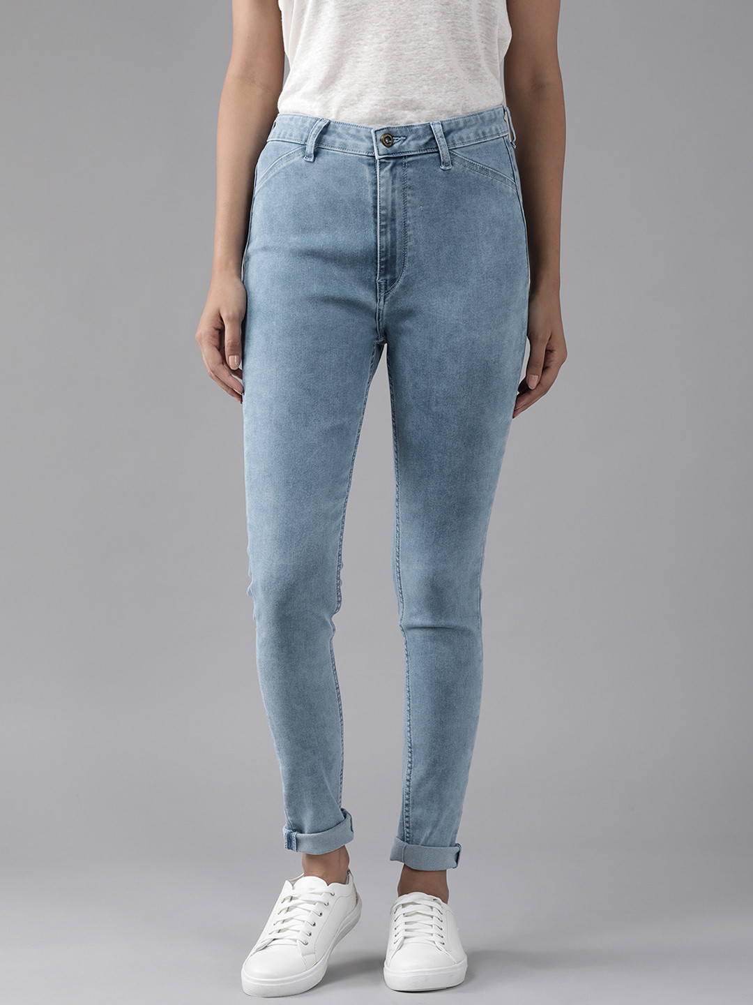 

The Roadster Lifestyle Co Women Blue Washed Knitted Denim Jeggings