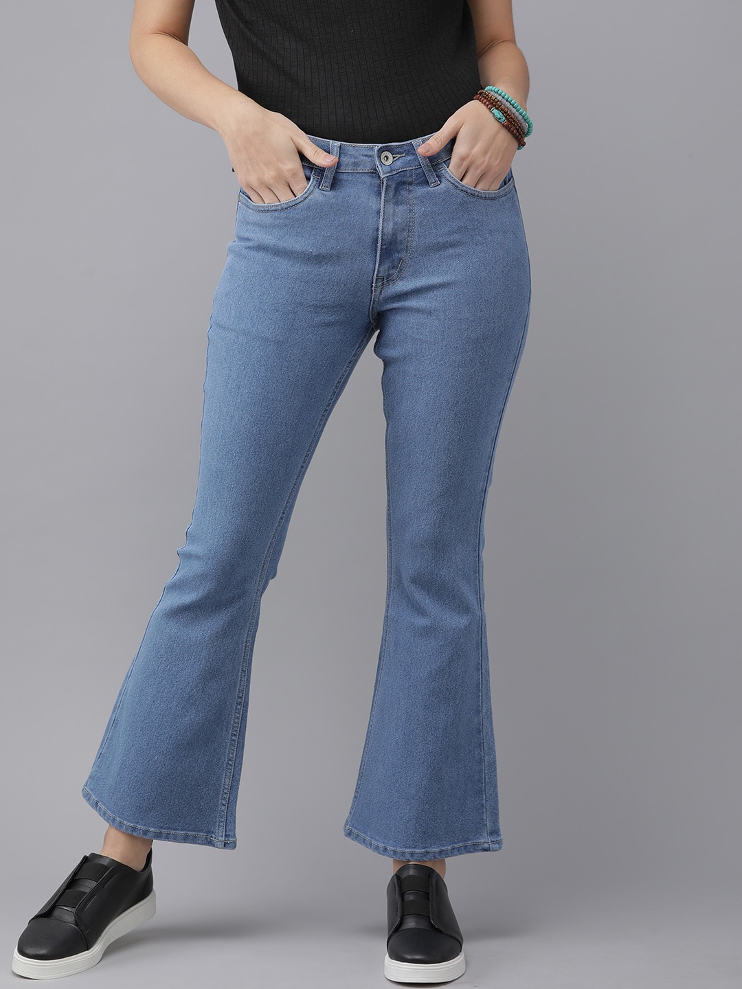 

Roadster Women Stunning Blue High-Rise Bootcut Stretchable Jeans