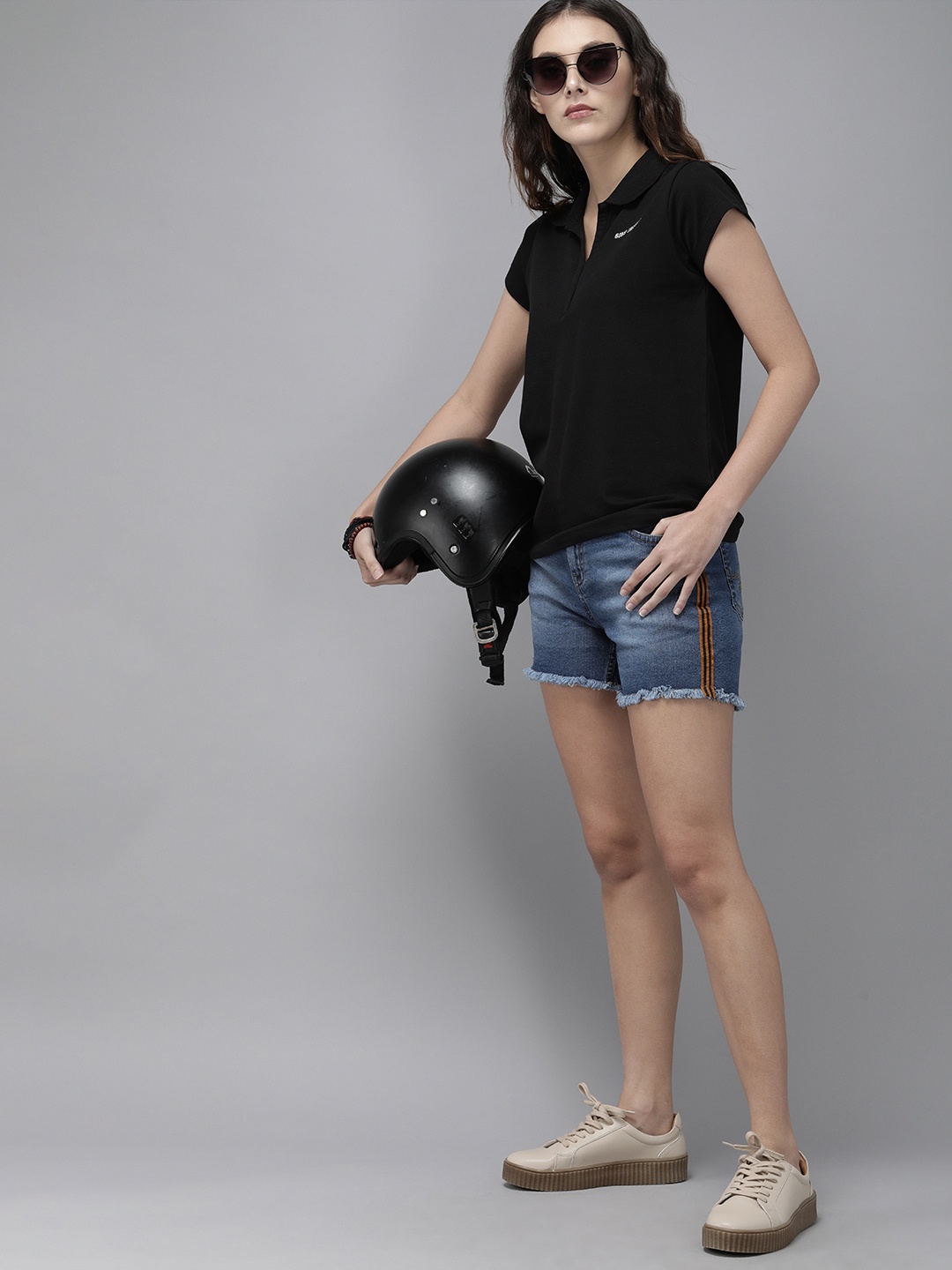 

The Roadster Lifestyle Co Women Blue Washed Regular Fit Denim Shorts