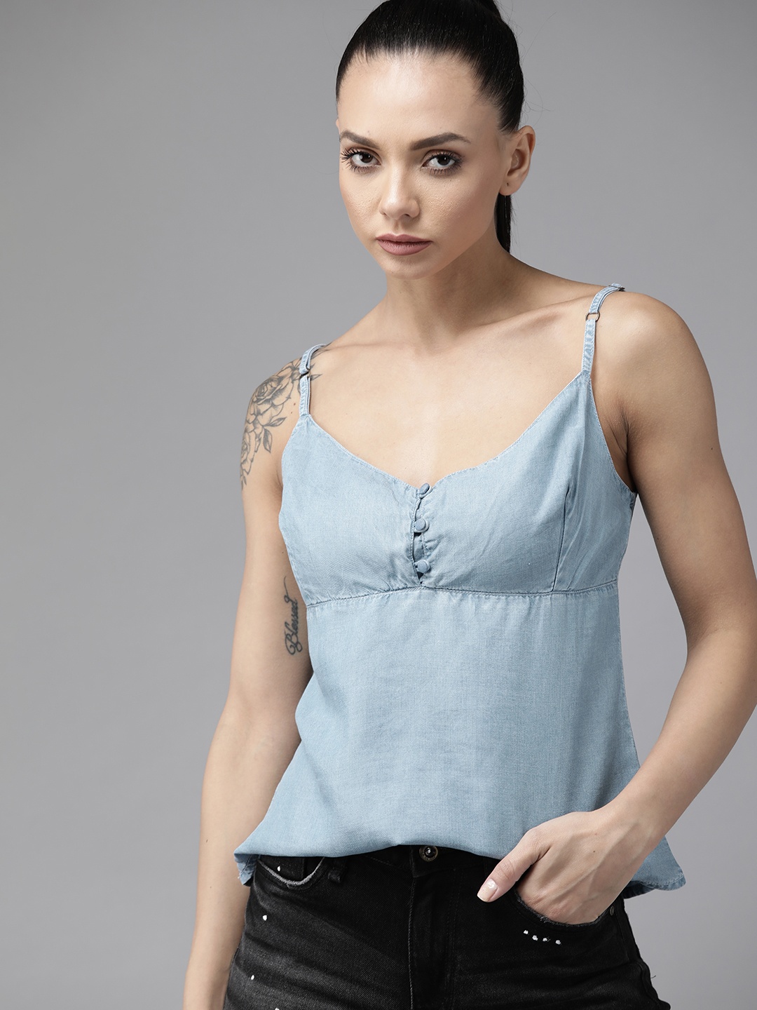 

The Roadster Lifestyle Co Blue Empire Denim Top