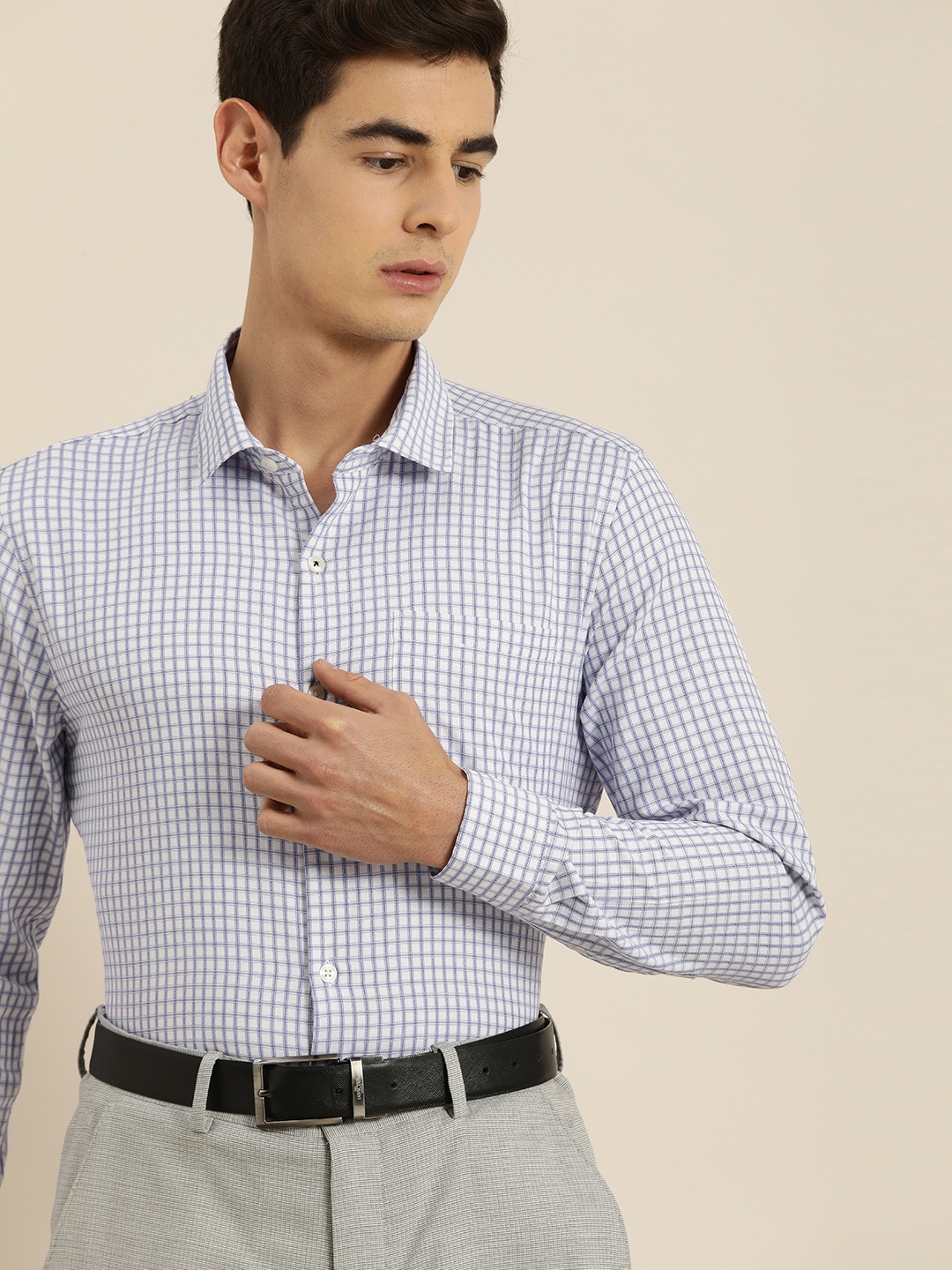 

INVICTUS Men Easy Care White & Blue Checked Formal Shirt
