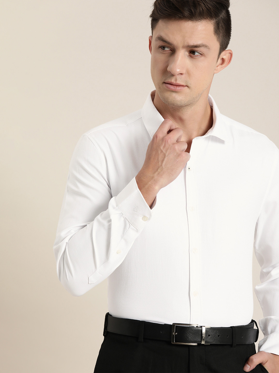 INVICTUS Men Easy Care White Solid Cotton Formal Shirt
