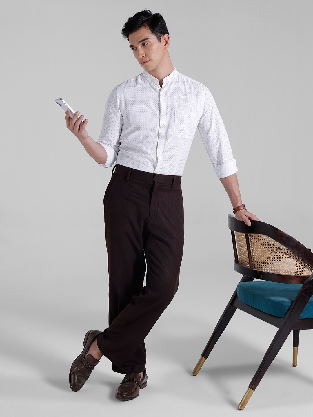 

INVICTUS Men Easy Care White & Brown Printed Sustainable Formal Shirt