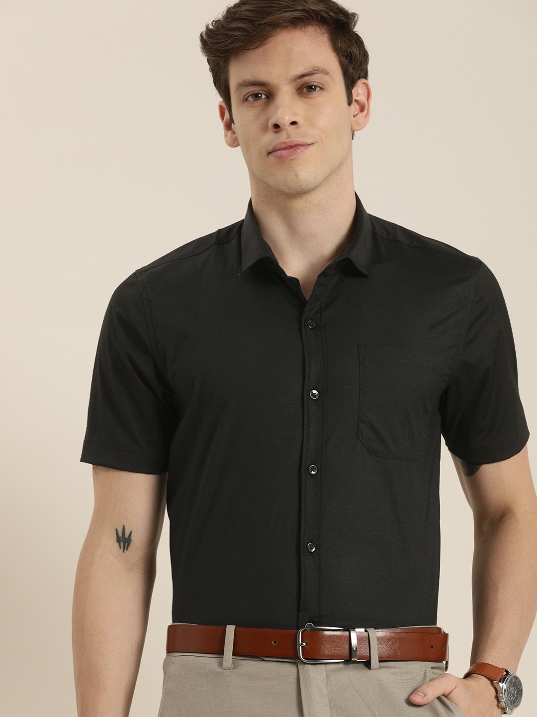 

INVICTUS Men Easy Care Black Solid Formal Shirt