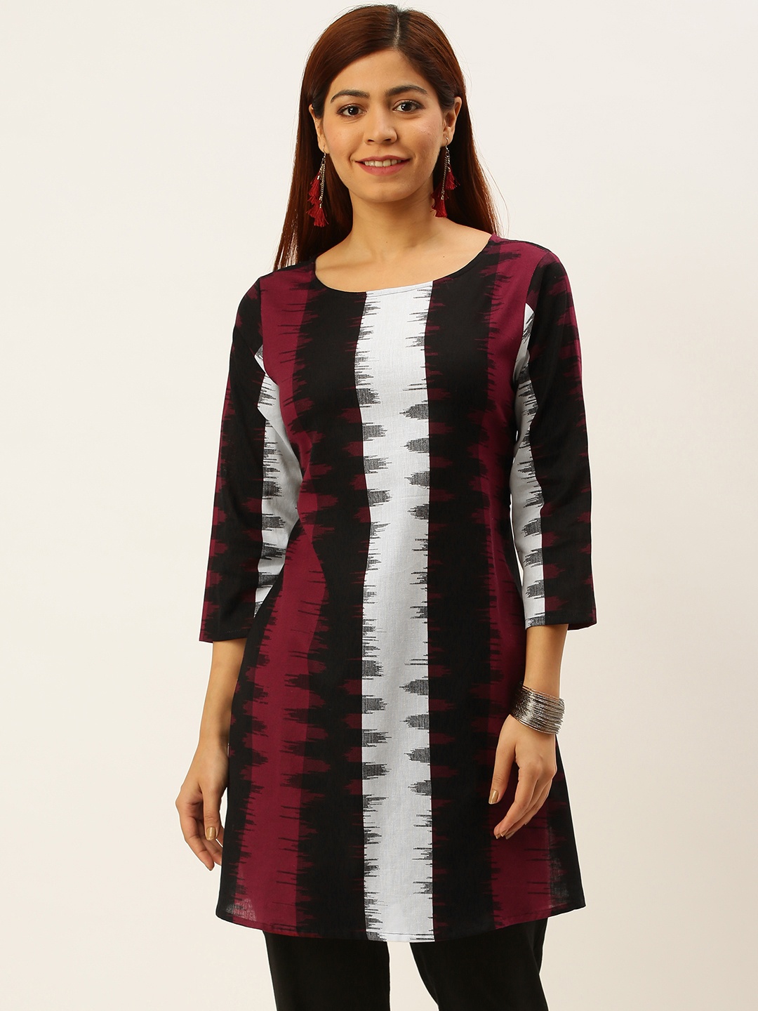 

FLAVIDO Women's Black and White Ikat Printed Kurti