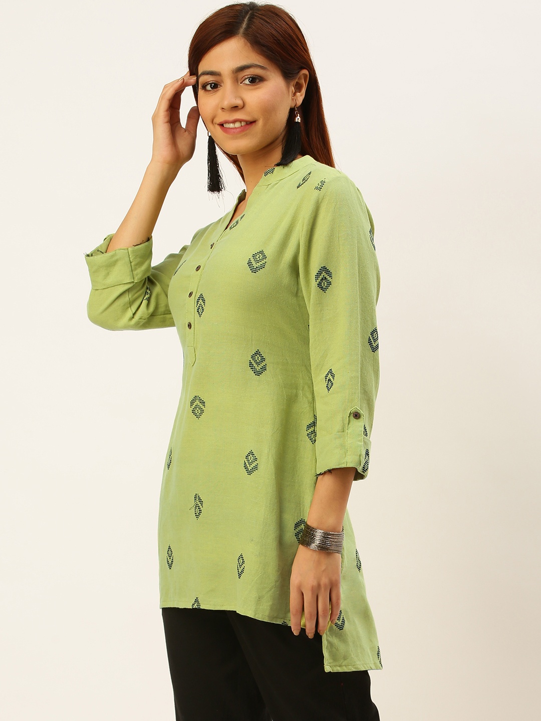 

FLAVIDO Women's Green and Black Woven Design High-Low Kurti