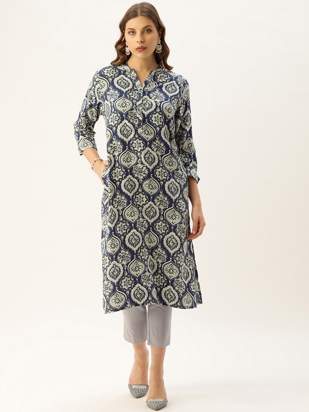 

AMUKTI Women Navy Blue & Off-White Printed Straight Kurta