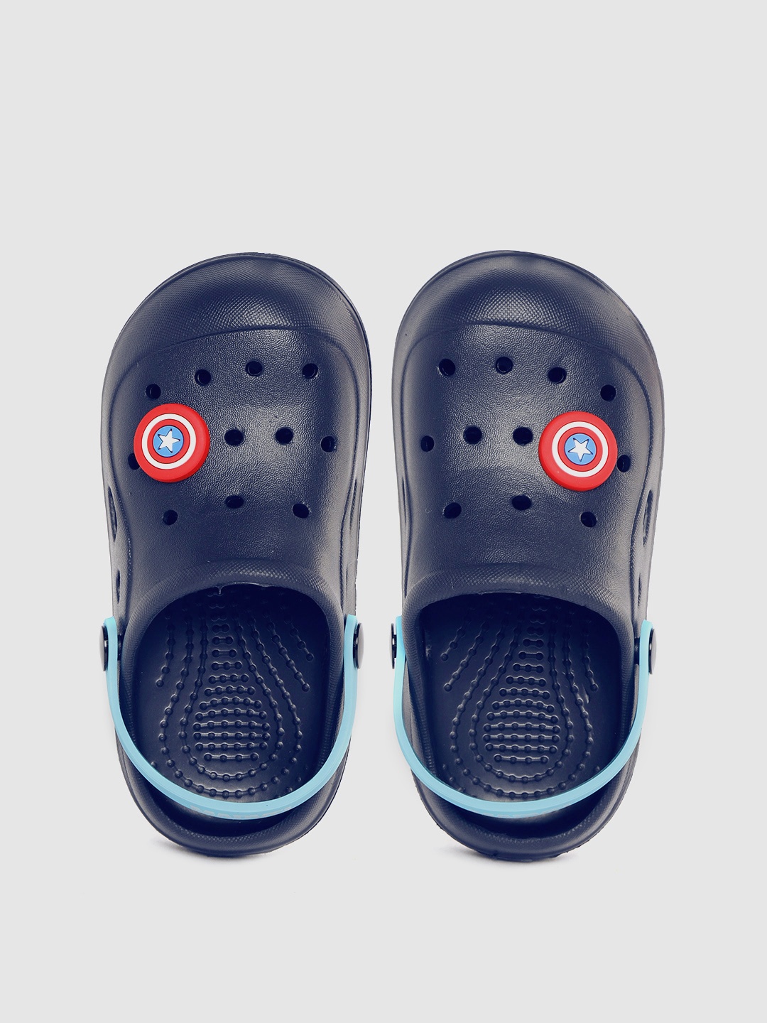 

toothless Boys Navy Blue Solid Clogs with Marvel Avengers Captain America Applique Detail
