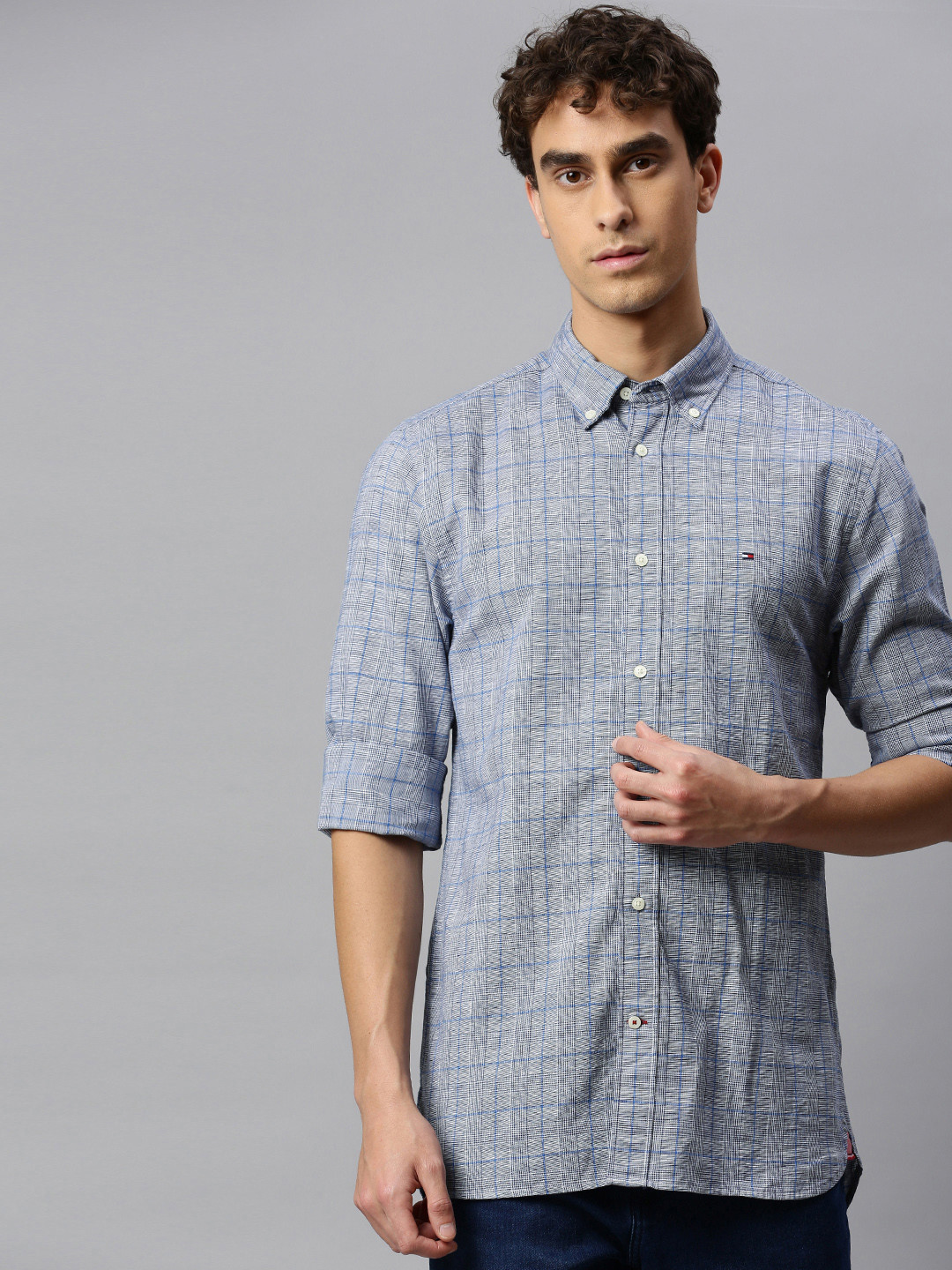 

Tommy Hilfiger Men Navy Blue & White Regular Fit Checked Casual Shirt