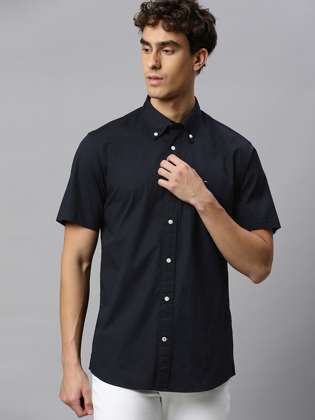 

Tommy Hilfiger Men Navy Blue Regular Fit Solid Pure Cotton Casual Shirt