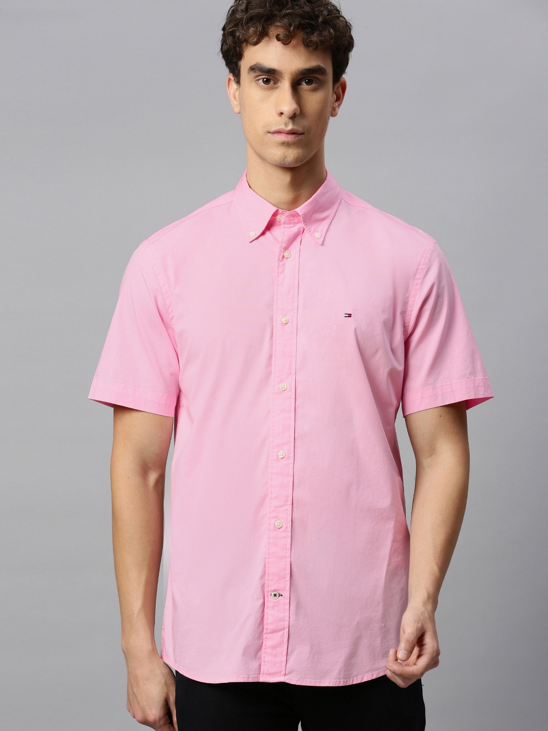 

Tommy Hilfiger Men Pink Regular Fit Solid Casual Shirt