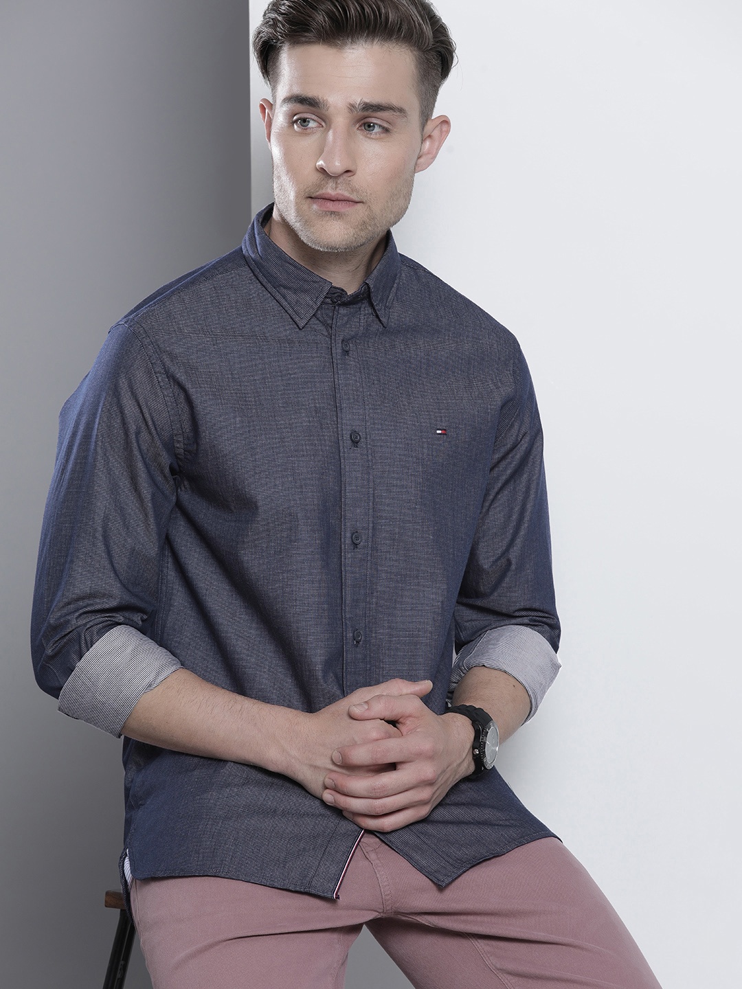 

Tommy Hilfiger Men Navy Blue Striped Spread Collar Pure Cotton Casual Shirt