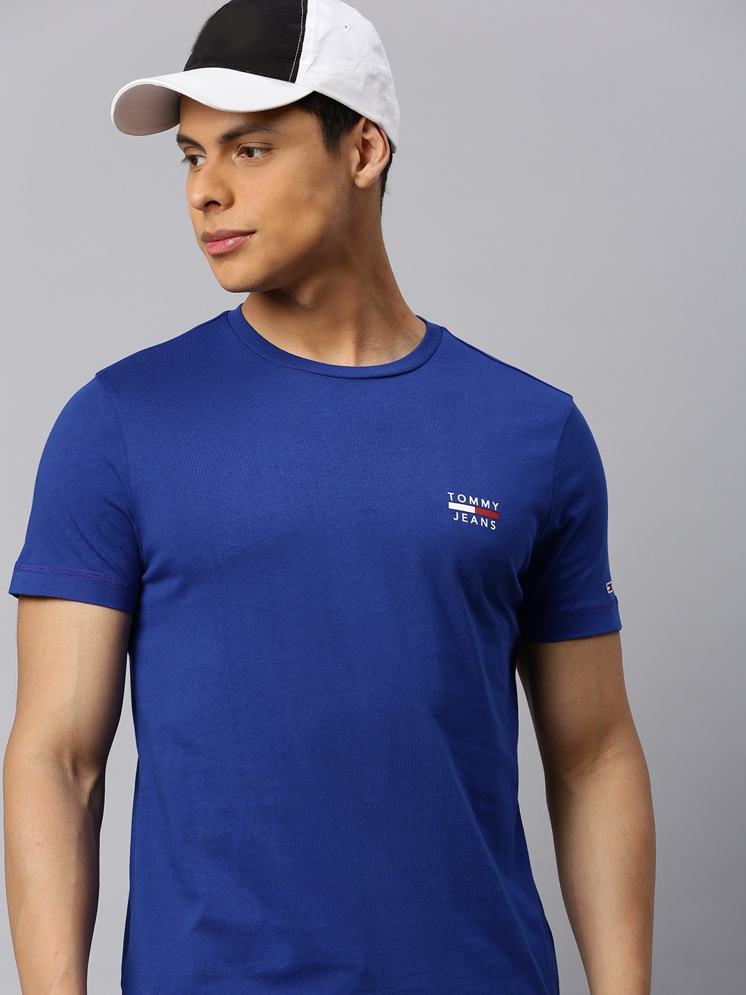 

Tommy Hilfiger Men Blue Solid Round Neck T-shirt