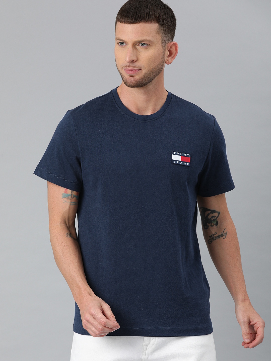 

Tommy Hilfiger Men Navy Blue Solid Round Neck Organic Cotton T-shirt with Applique