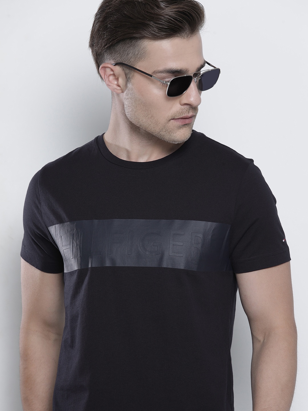 

Tommy Hilfiger Men Navy Blue & Grey Brand Logo Printed Organic Cotton Applique T-shirt