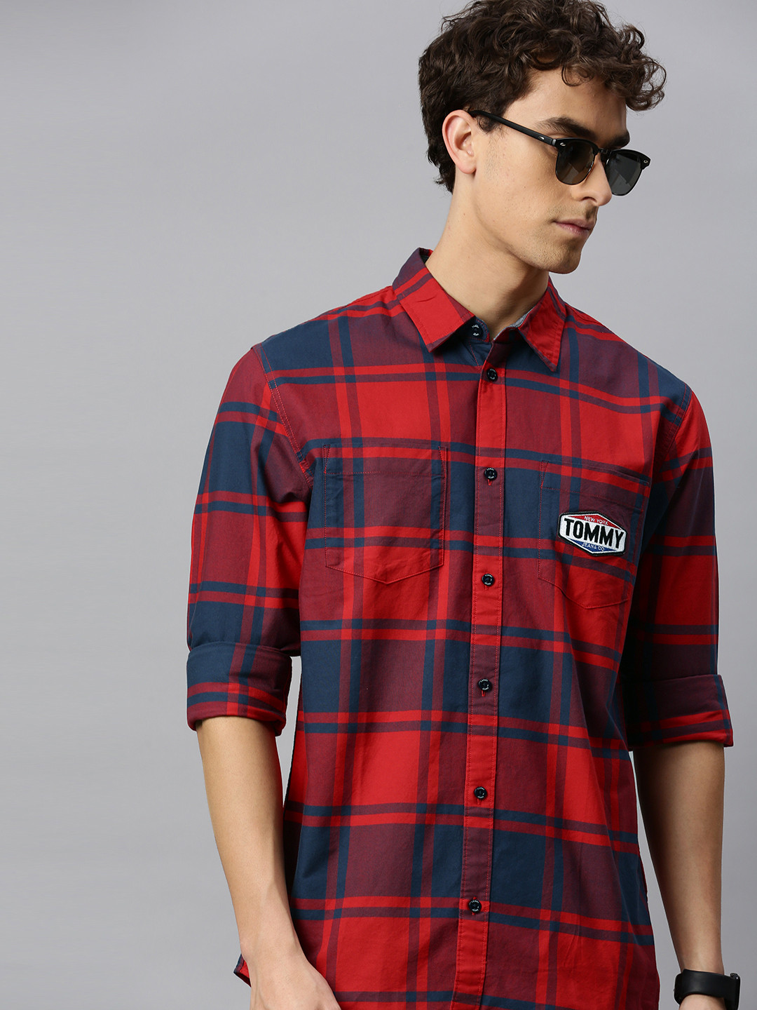 

Tommy Hilfiger Men Red & Navy Blue Regular Fit Checked Pure Cotton Casual Shirt