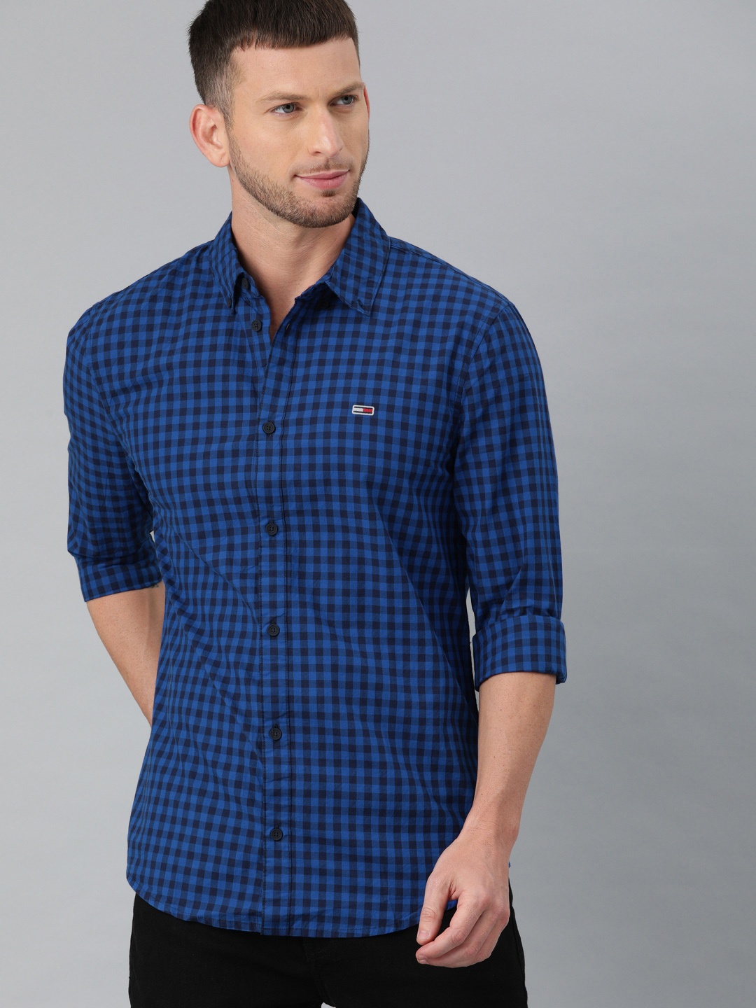 

Tommy Hilfiger Men Navy Blue Slim Fit Checked Casual Shirt