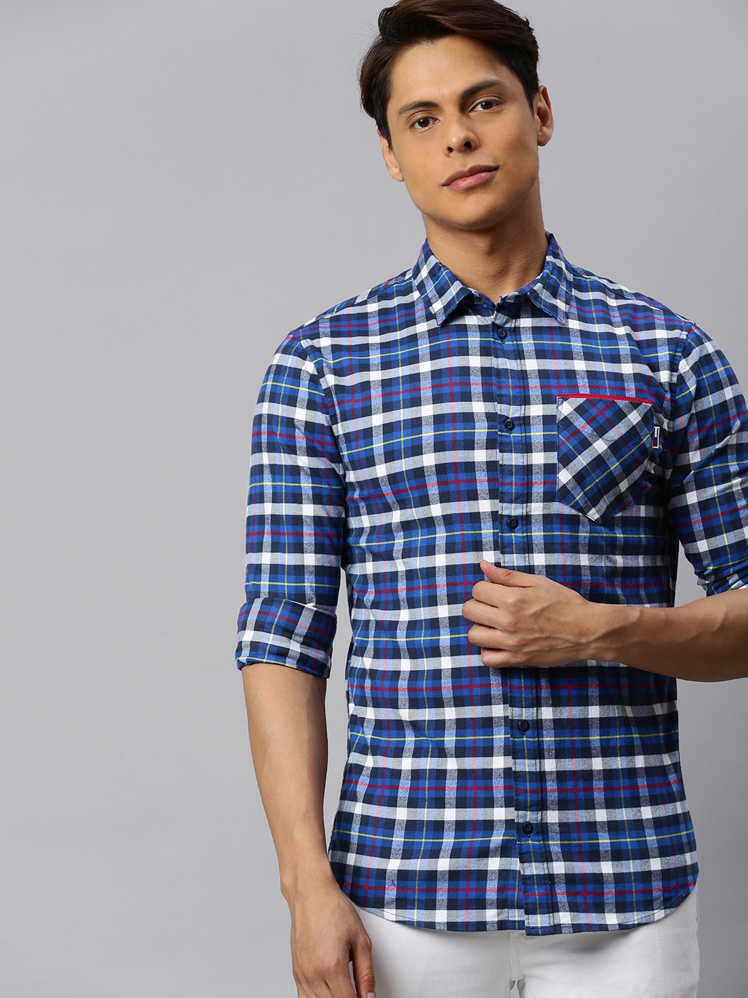 

Tommy Hilfiger Men White & Blue Slim Fit Checked Casual Shirt