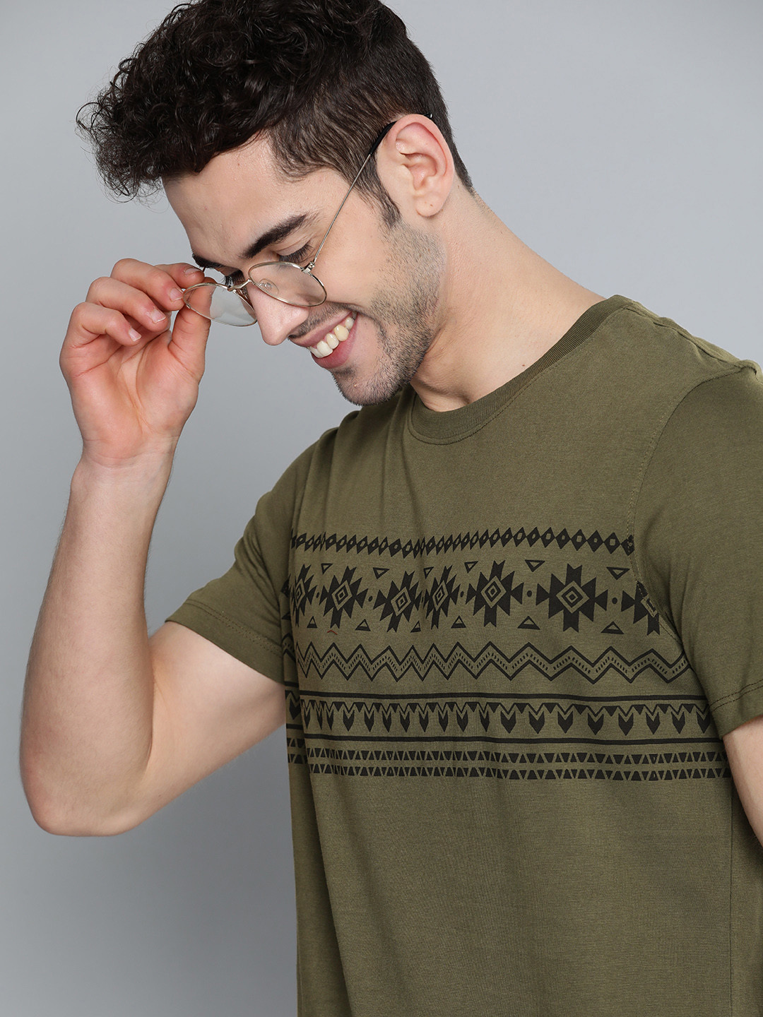 

Mast & Harbour Men Olive Green & Black Printed Pure Cotton T-shirt
