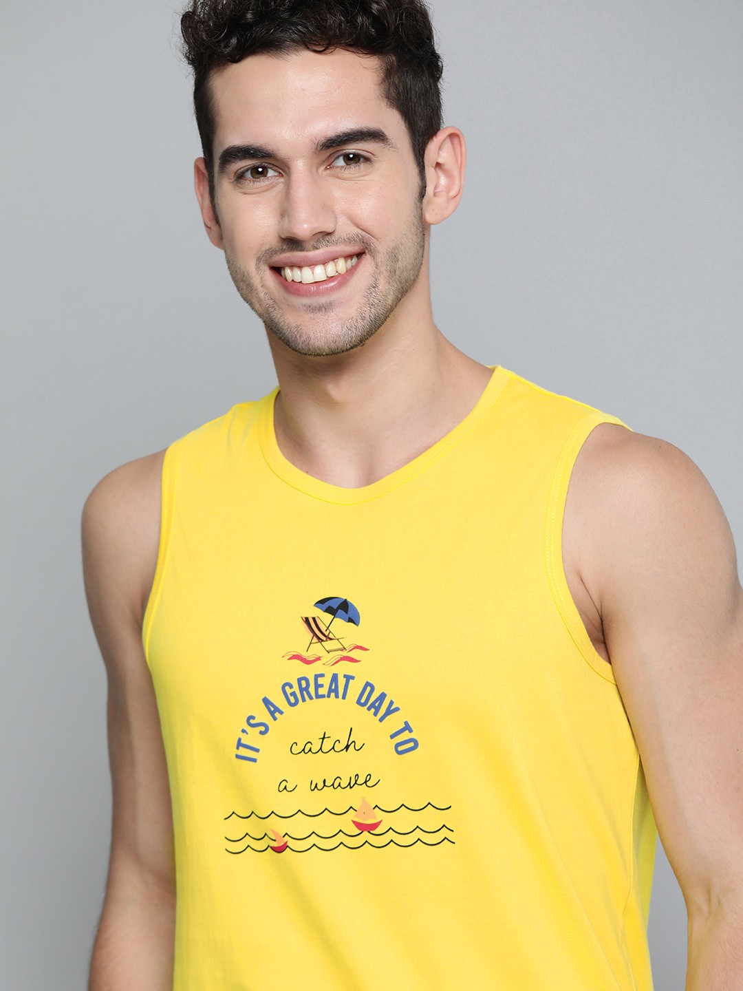 

Mast & Harbour Men Yellow Pure Cotton Printed Round Neck T-shirt