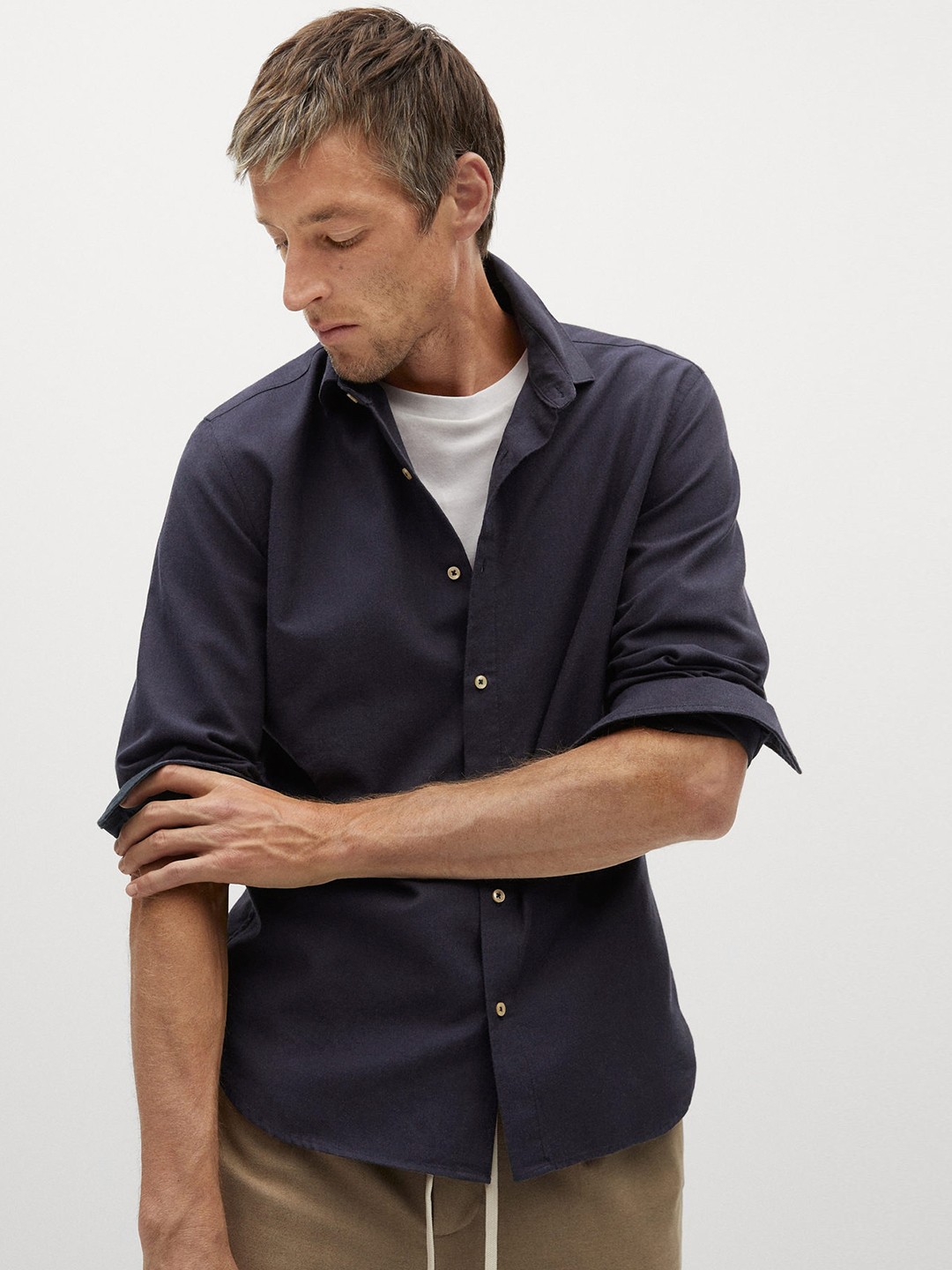 

MANGO MAN Navy Blue Sustainable Pure Cotton Slim Fit Solid Casual Shirt
