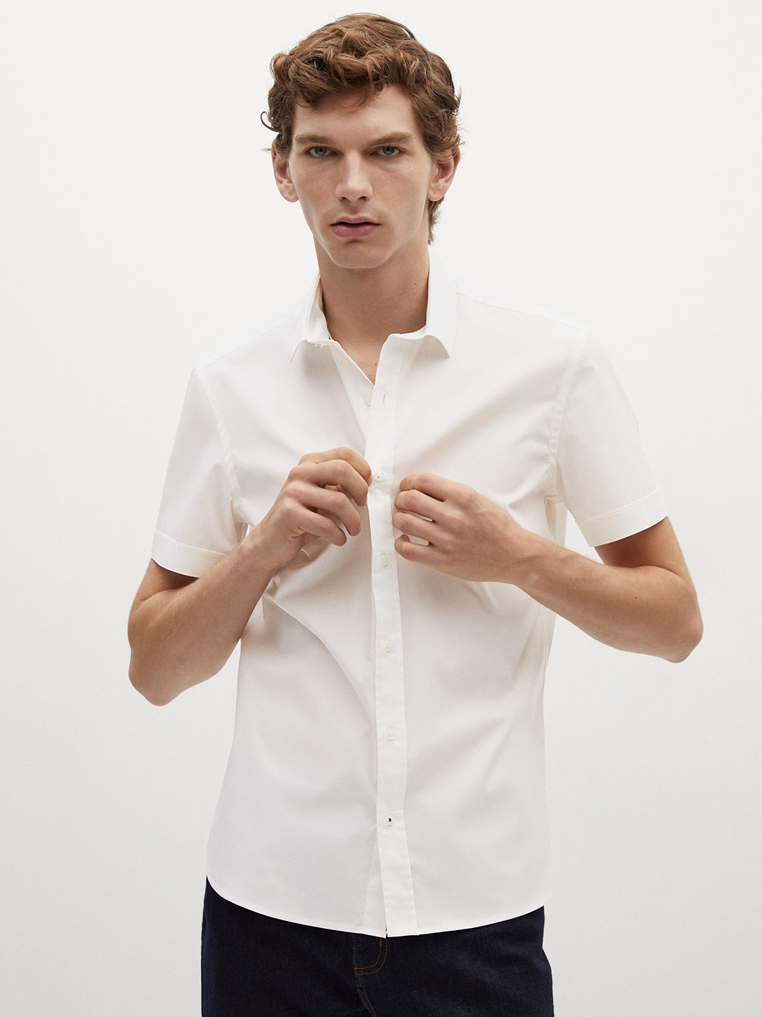 

MANGO MAN White Sustainable Slim Fit Solid Casual Shirt