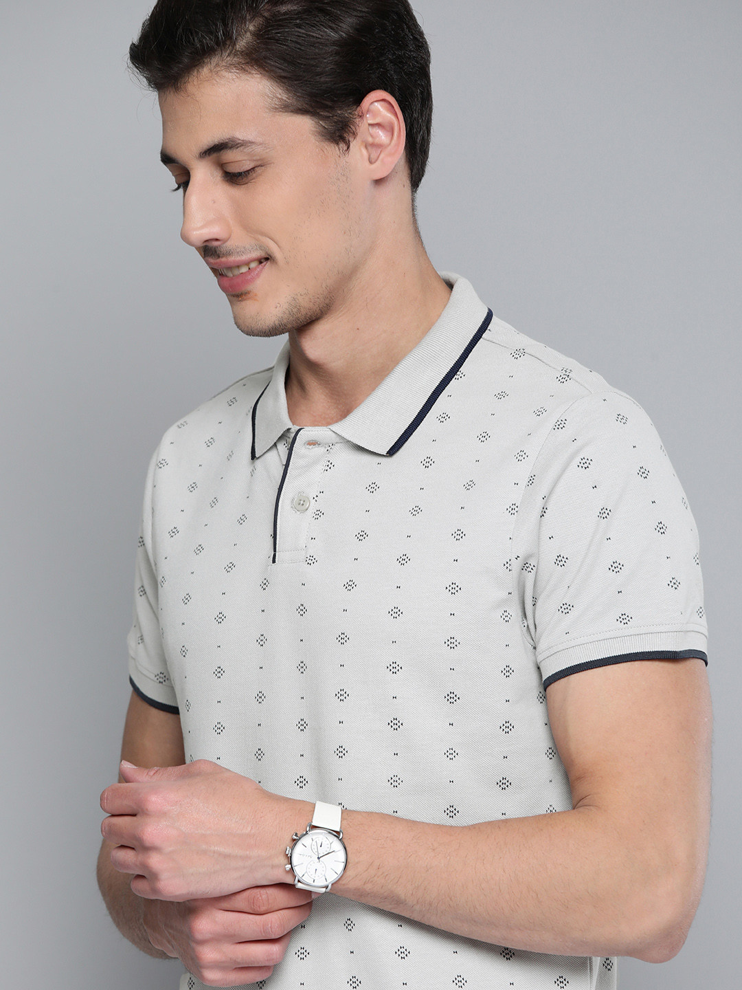 

Mast & Harbour Men Grey & Blue Printed Pure Cotton T-shirt