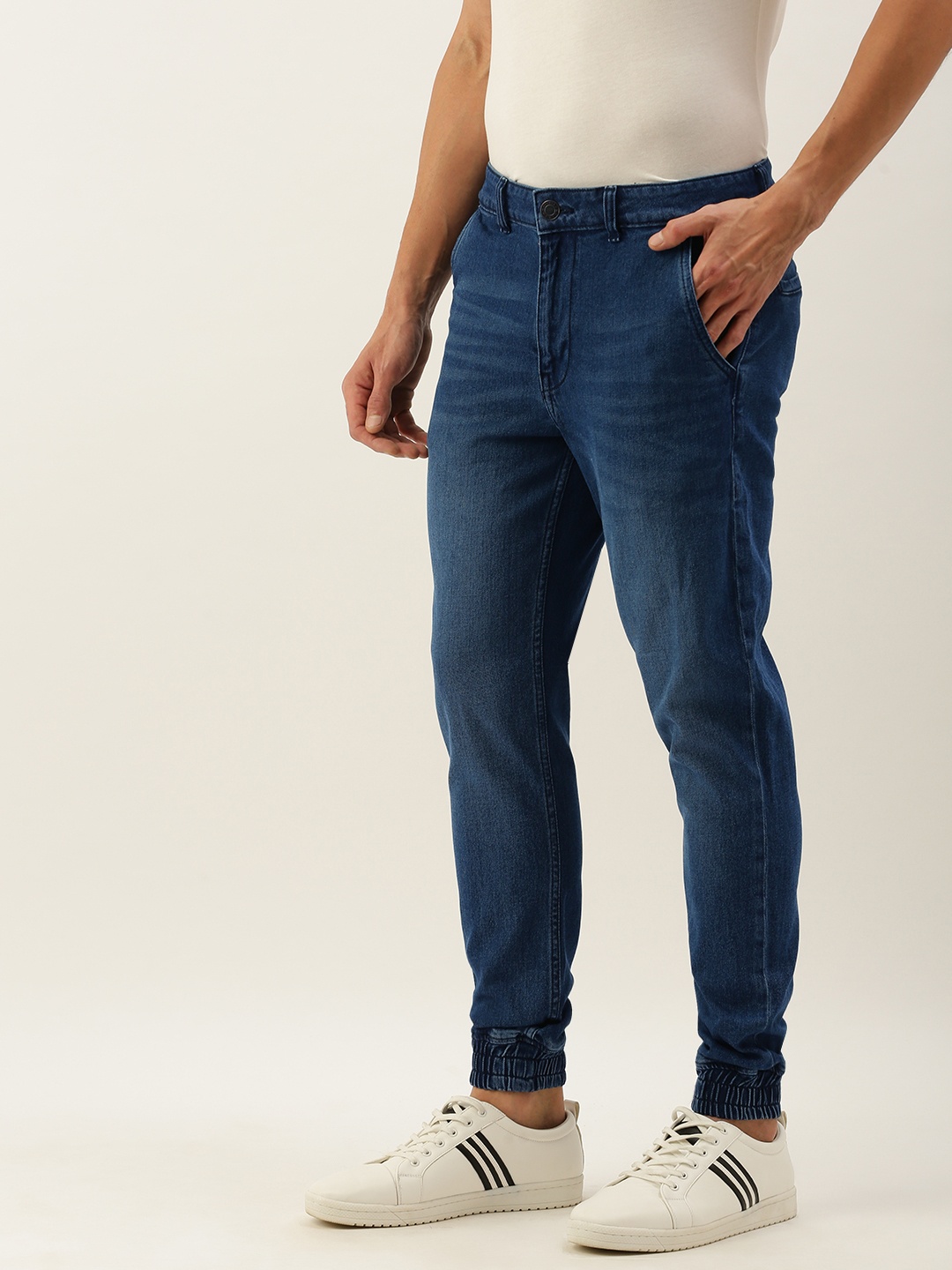 

INVICTUS Men Blue Jogger Light Fade Stretchable Jeans