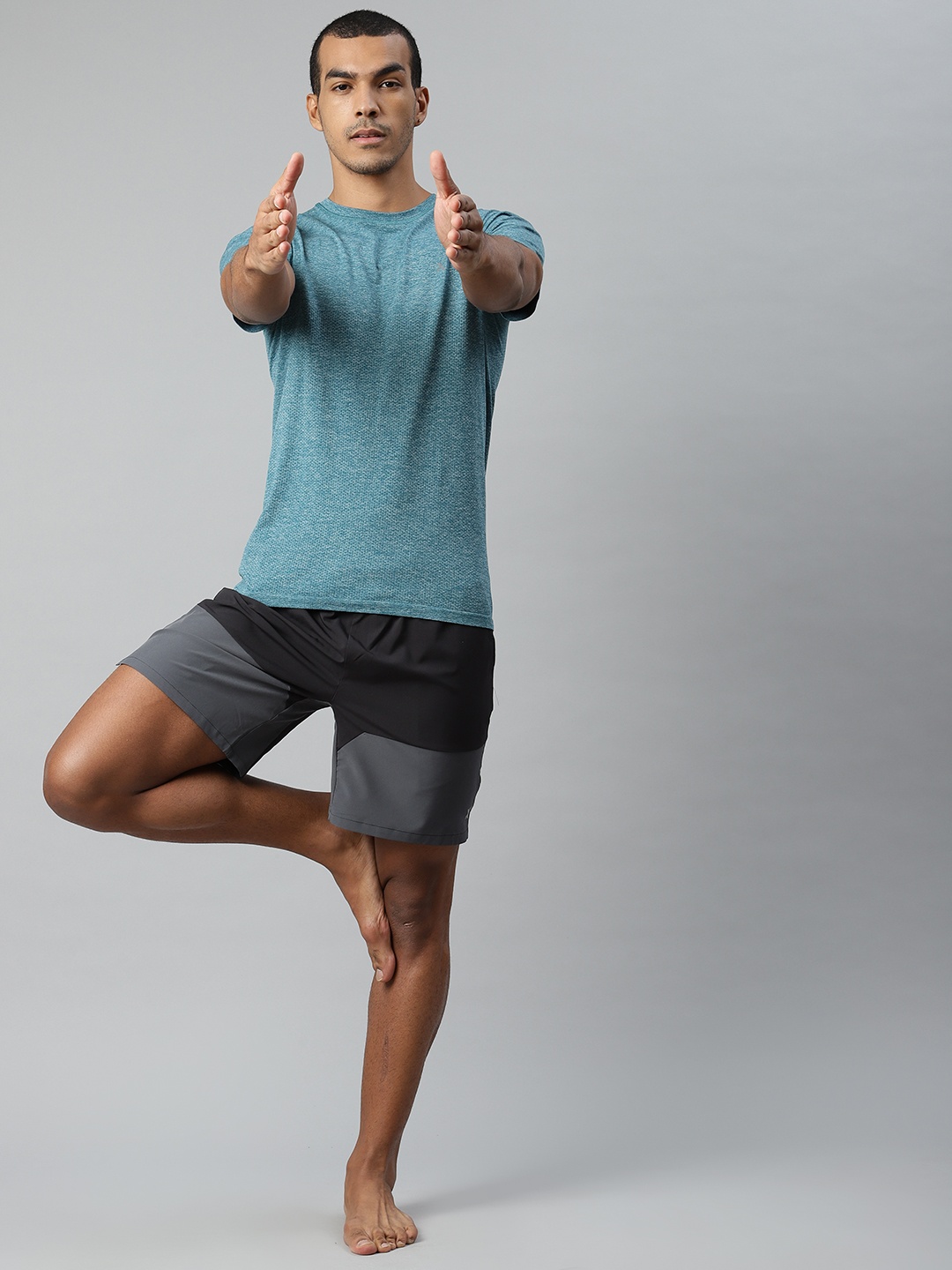 

HRX By Hrithik Roshan Men Teal Melange Solid Seamless Melange Rapid-Dry Yoga Tshirt