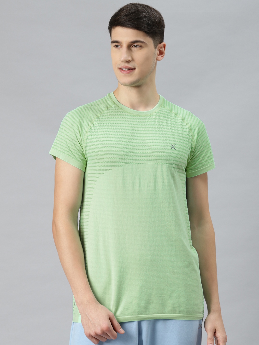 

HRX By Hrithik Roshan Men Green Striped Seamless Rapid-Dry Antimicrobial Yoga T-shirt