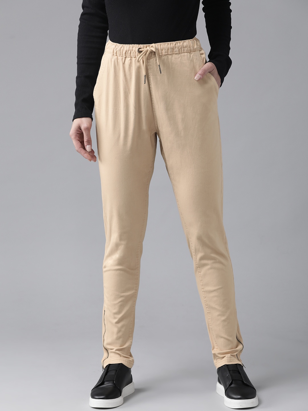 

The Roadster Lifestyle Co Women Beige Regular Fit Solid Joggers