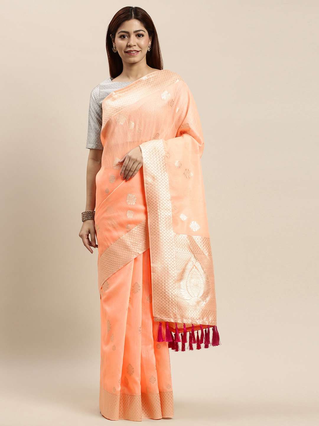

VASTRANAND Peach-Coloured & Gold-Toned Woven Design Saree