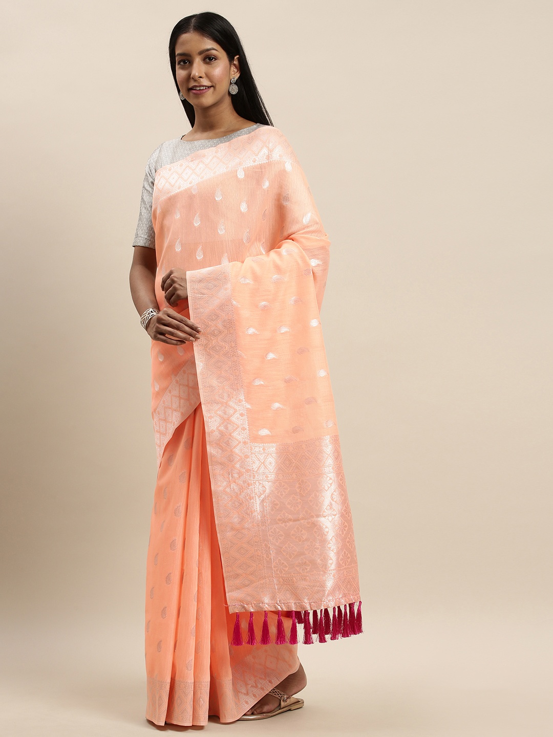 

VASTRANAND Peach-Coloured & Silver-Toned Woven Design Saree