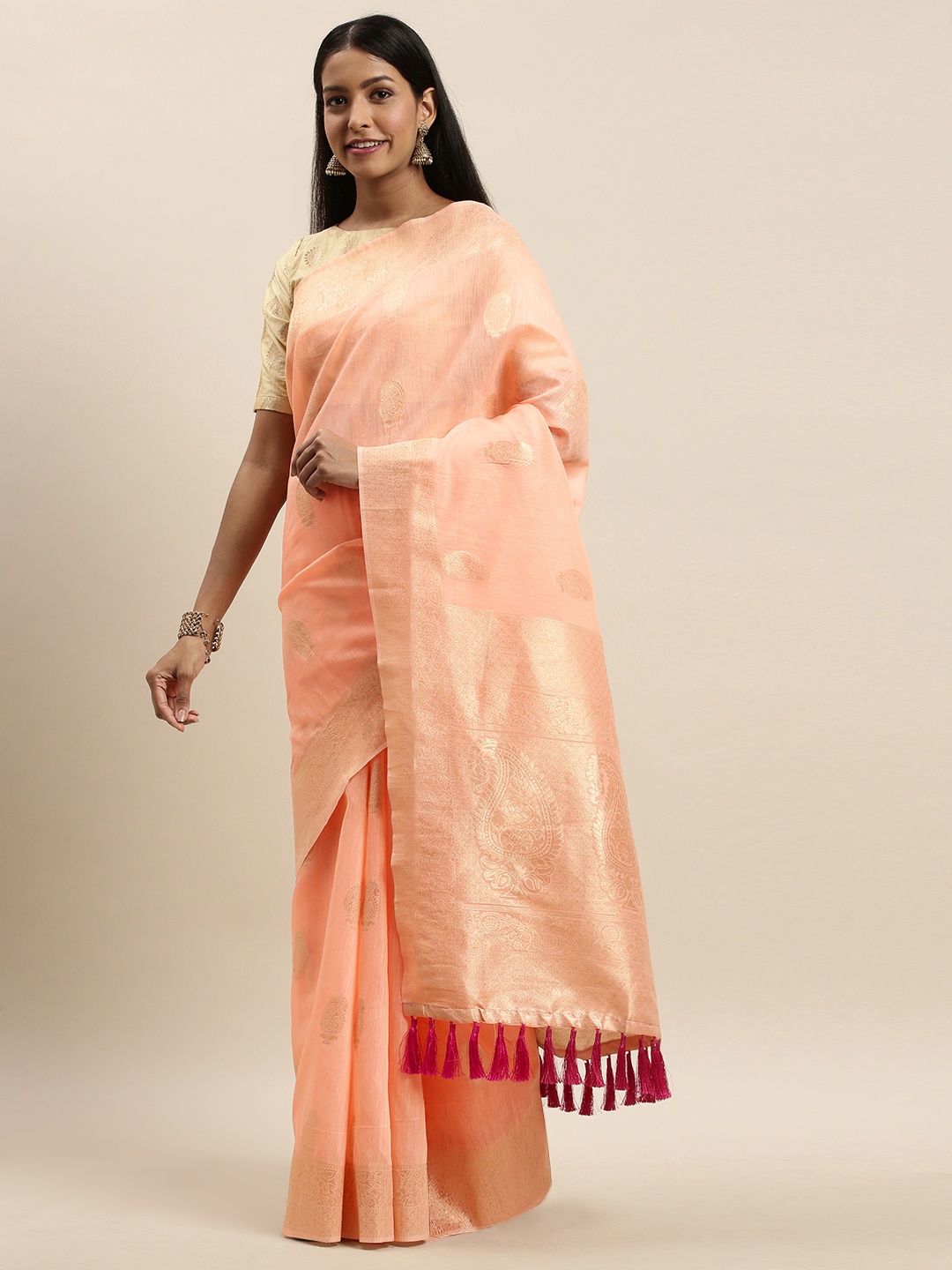 

VASTRANAND Peach-Coloured & Gold-Toned Woven Design Saree
