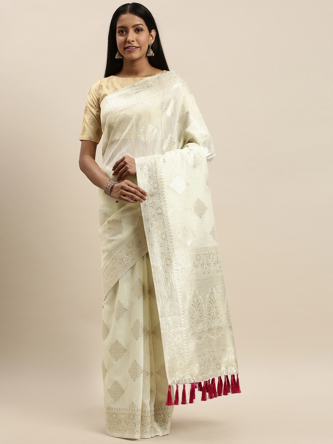

VASTRANAND Off-White & Silver-Toned Woven Design Saree