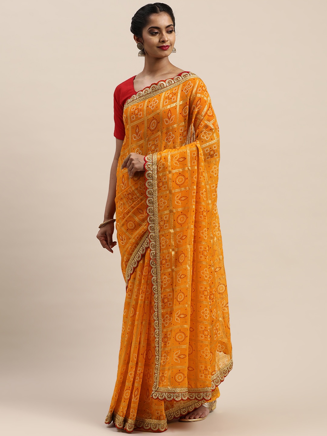 

VASTRANAND Yellow & Maroon Printed Bandhani Saree
