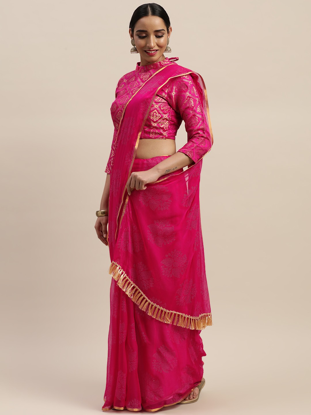 

LADUSAA Pink Embellished Pochampally Saree