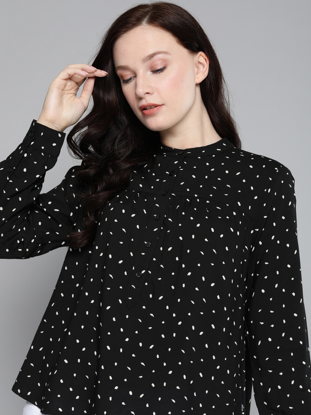 

Levis Women Black Regular Fit Printed Casual Shirt