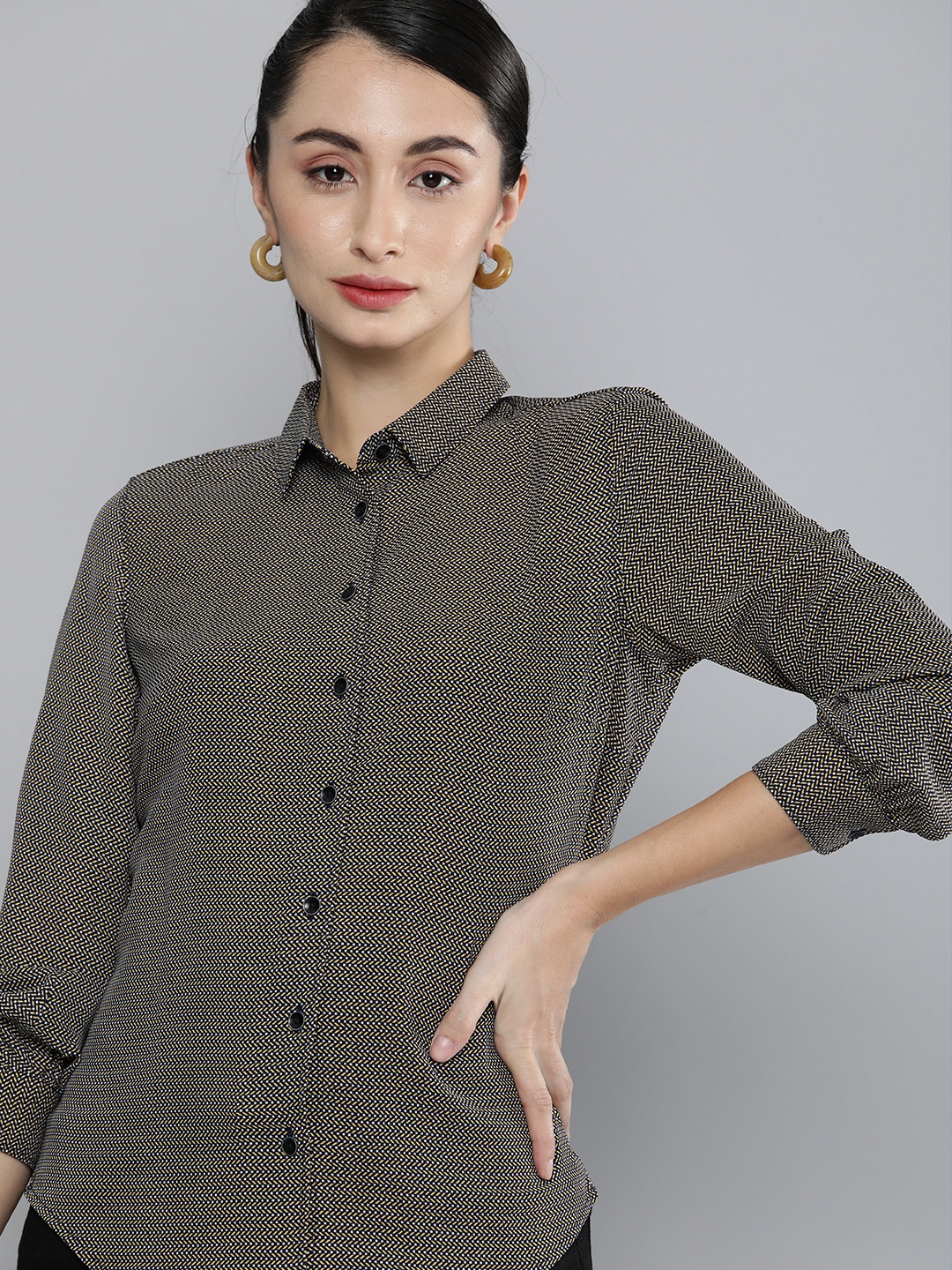 

Levis Women Navy Blue And Yellow Printed Regular Fit Casual Shirt