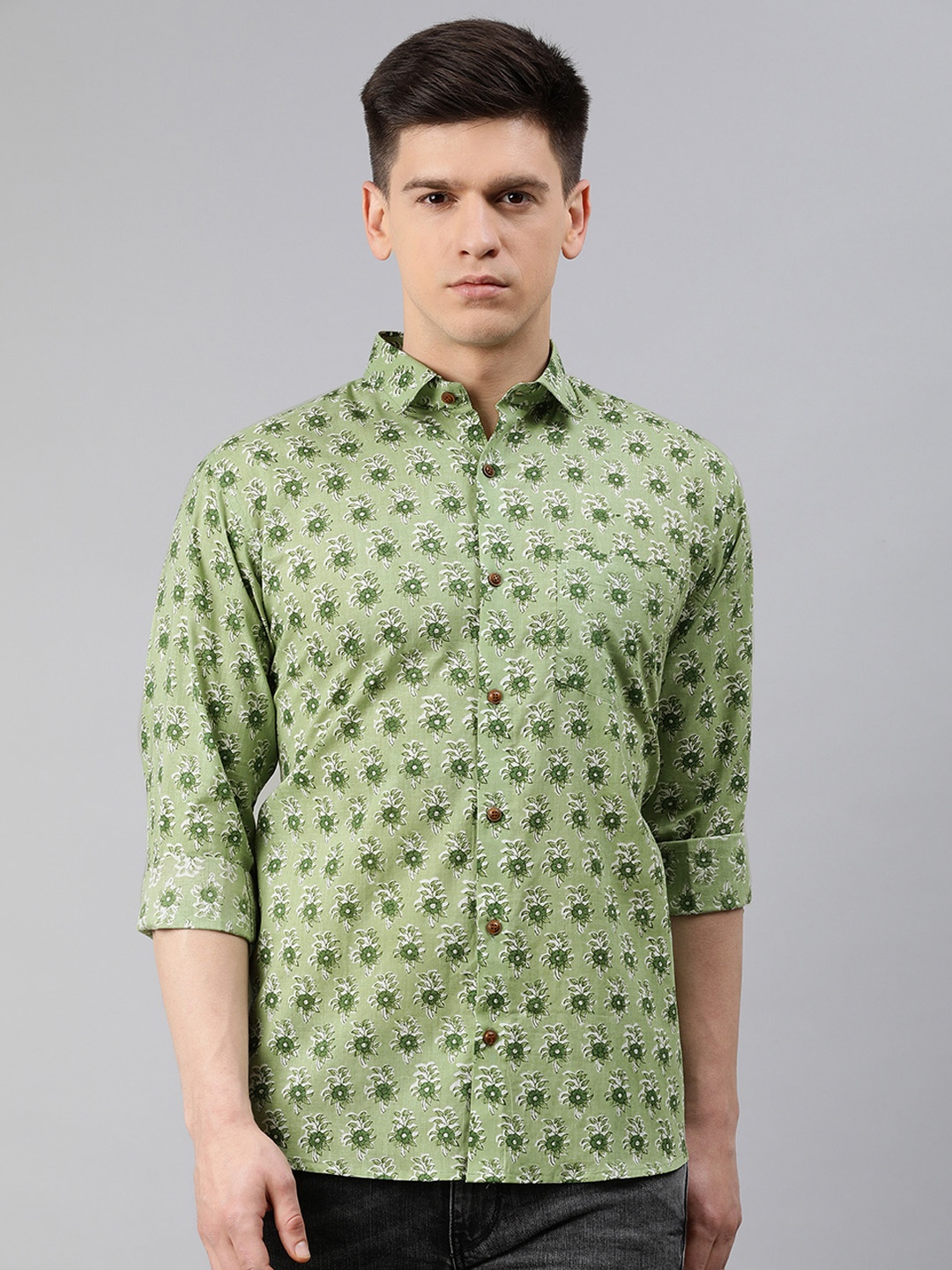 

MILLENNIAL MEN Men Green & White Regular Fit Printed Casual Shirt