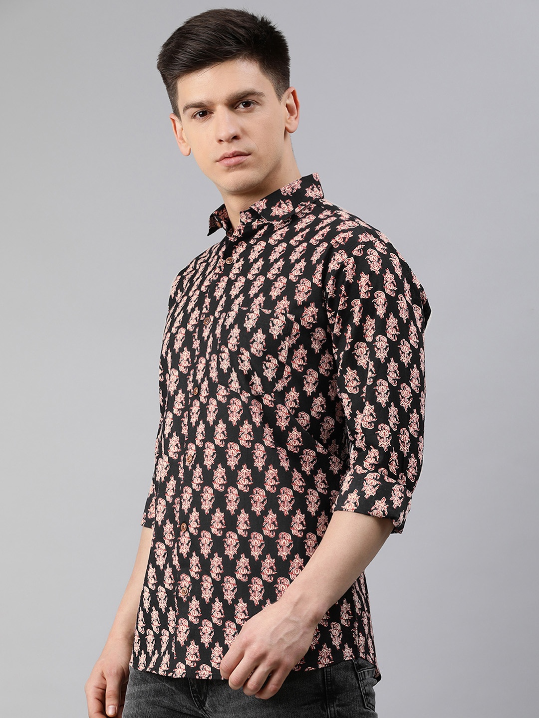 

MILLENNIAL MEN Men Black & Red Regular Fit Printed Casual Shirt