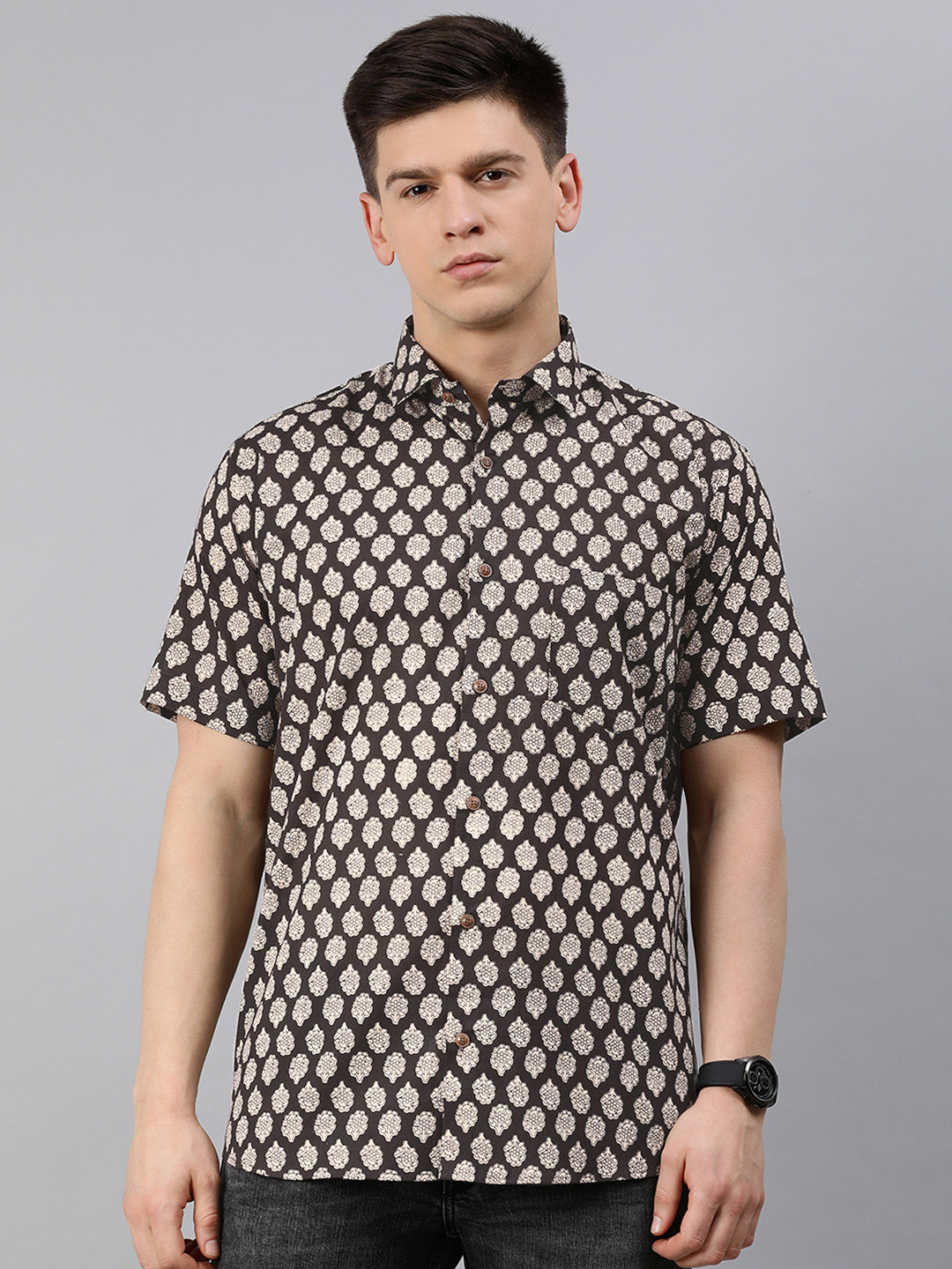 

MILLENNIAL MEN Black Floral Printed Pure Cotton Regular Fit Casual Shirt