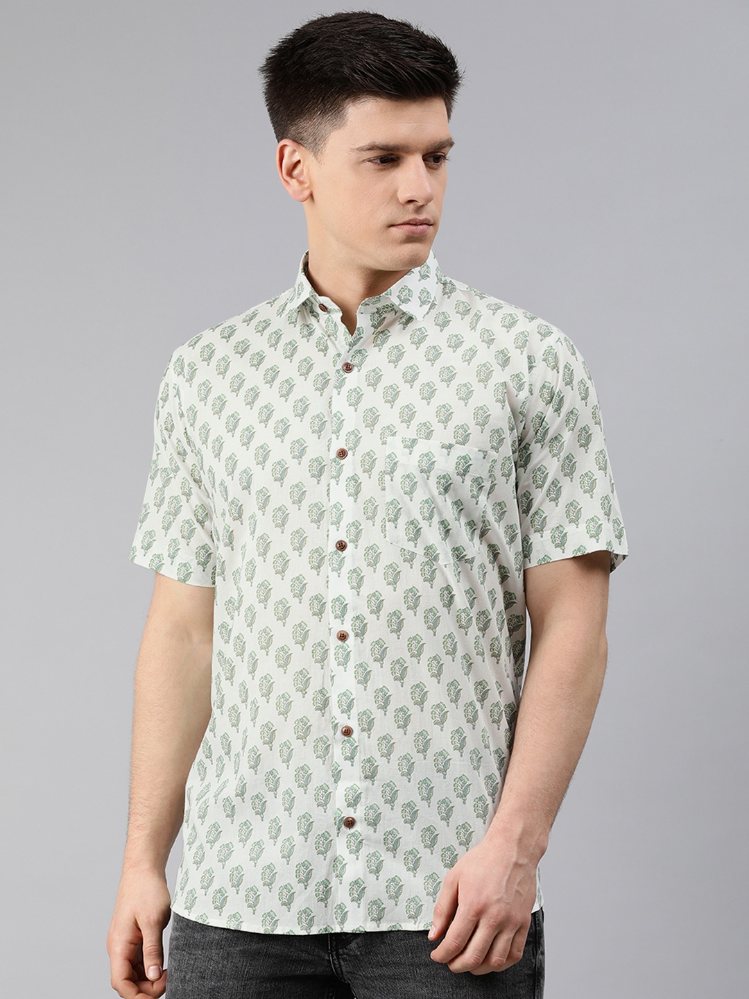 

MILLENNIAL MEN Men White & Green Regular Fit Printed Pure Cotton Casual Shirt