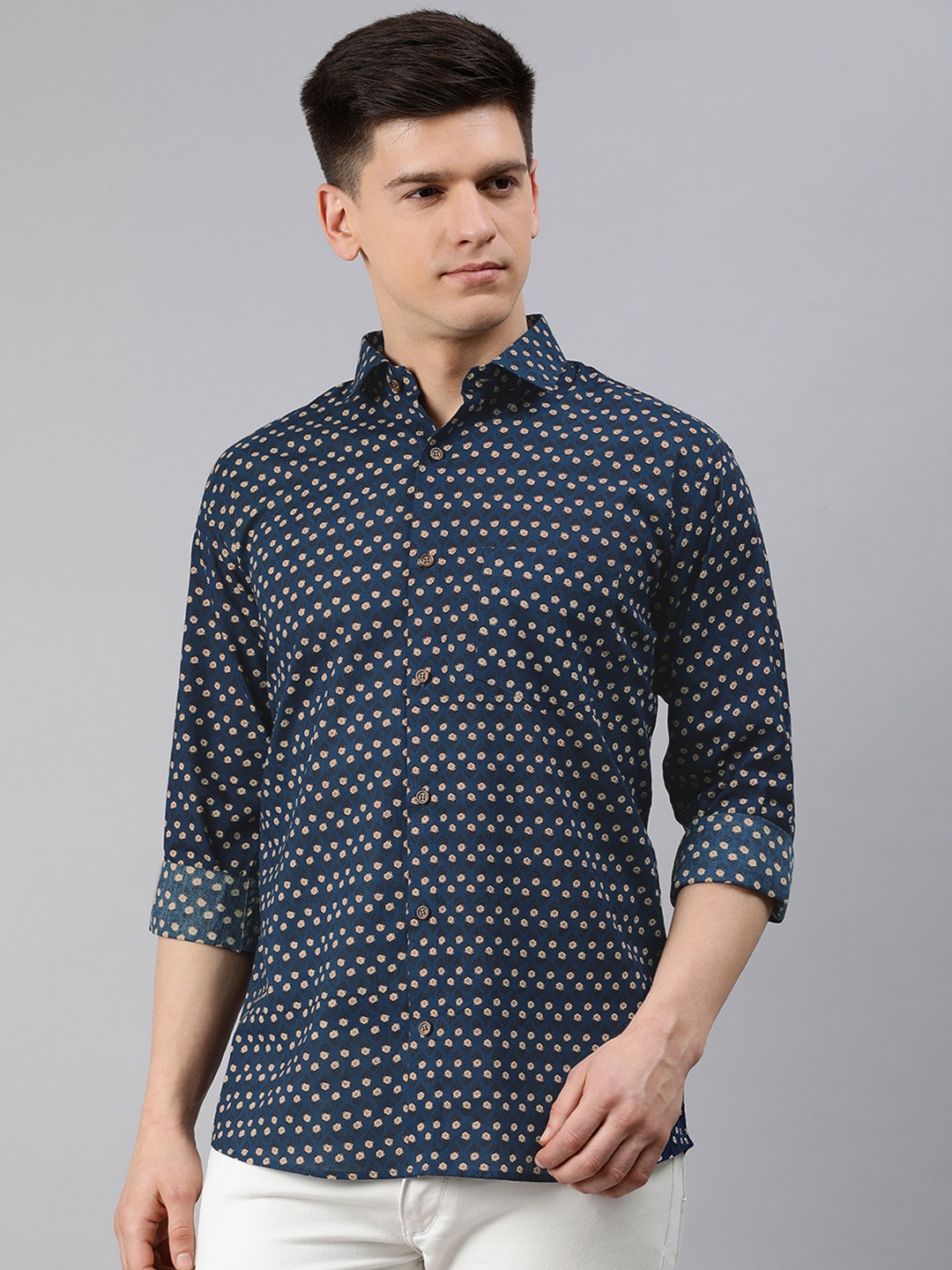 

MILLENNIAL MEN Men Navy Blue & Red Regular Fit Floral Printed Casual Shirt