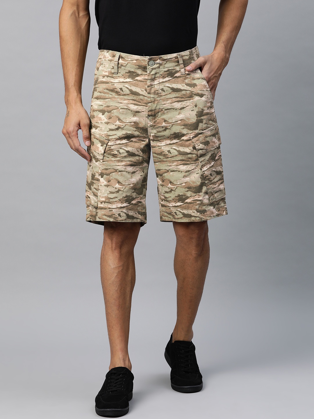 

Levis Men Green Camouflage Printed Regular Fit Cargo Shorts