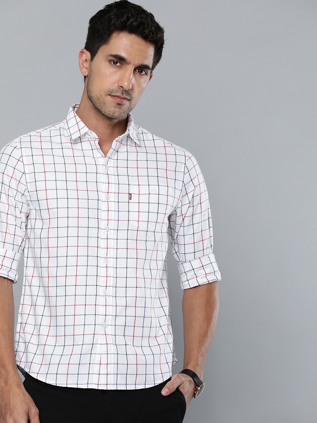 

Levis Men White & Red Slim Fit Checked Casual Shirt